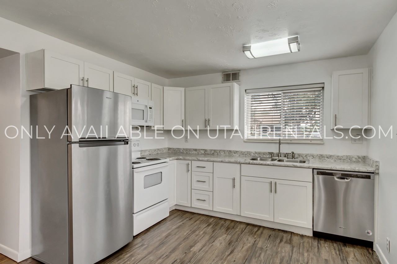 398 W State St - Photo 3 of 23