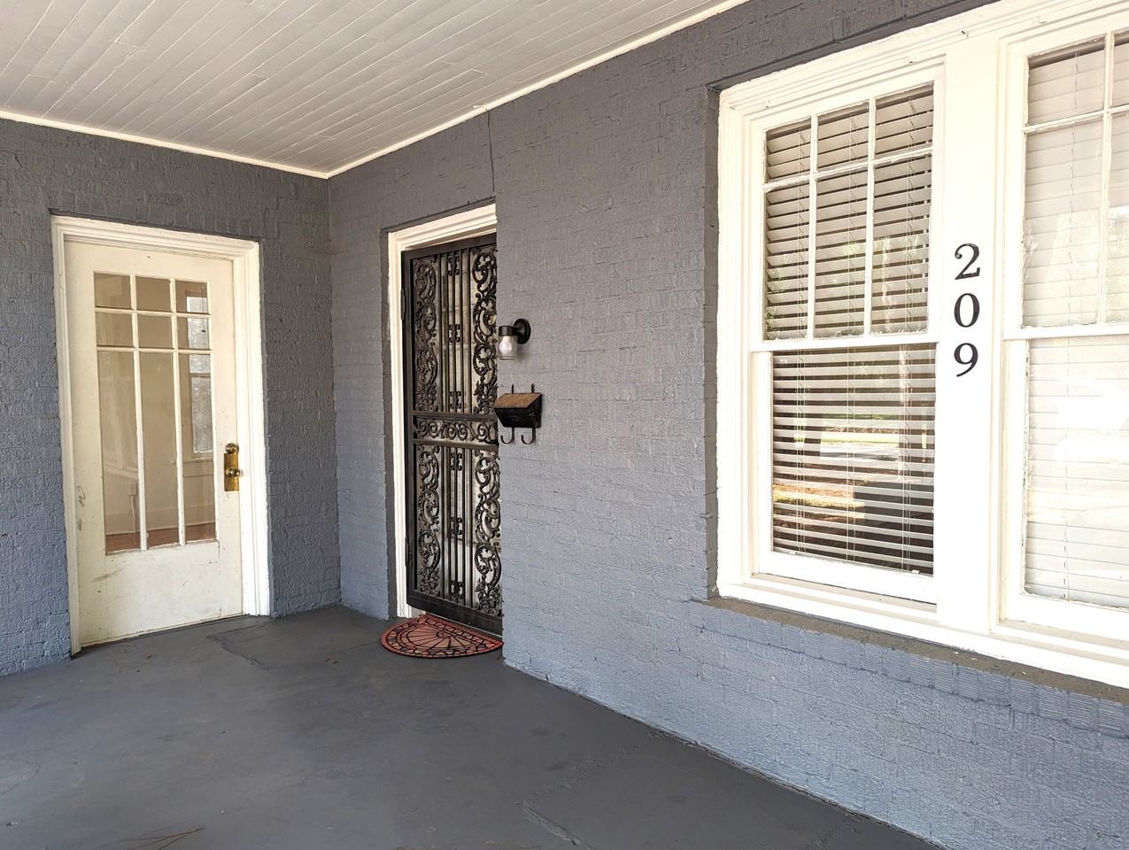 209 S 21st Ave - Photo 3 of 20