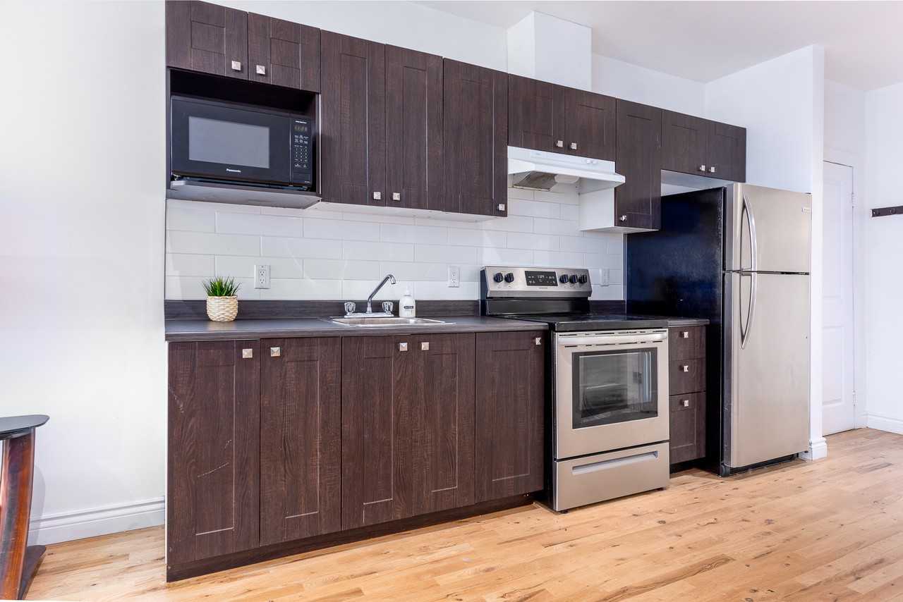 4542 Avenue Papineau - Photo 2 of 11