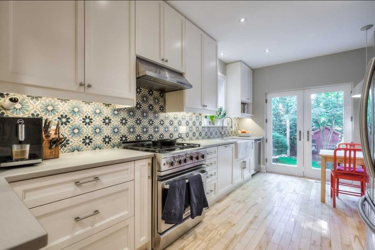 93 Simpson Ave - Photo 2 of 50