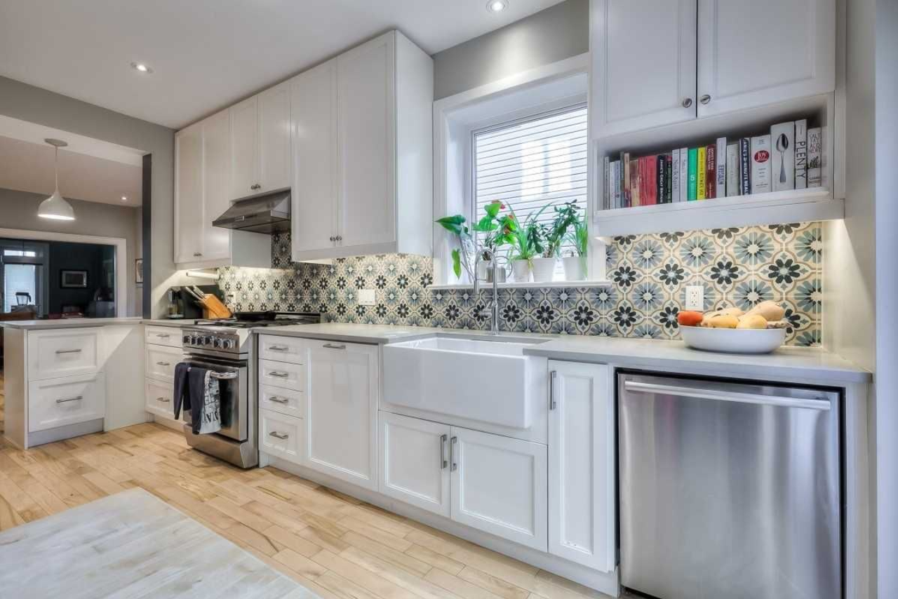 93 Simpson Ave - Photo 3 of 50