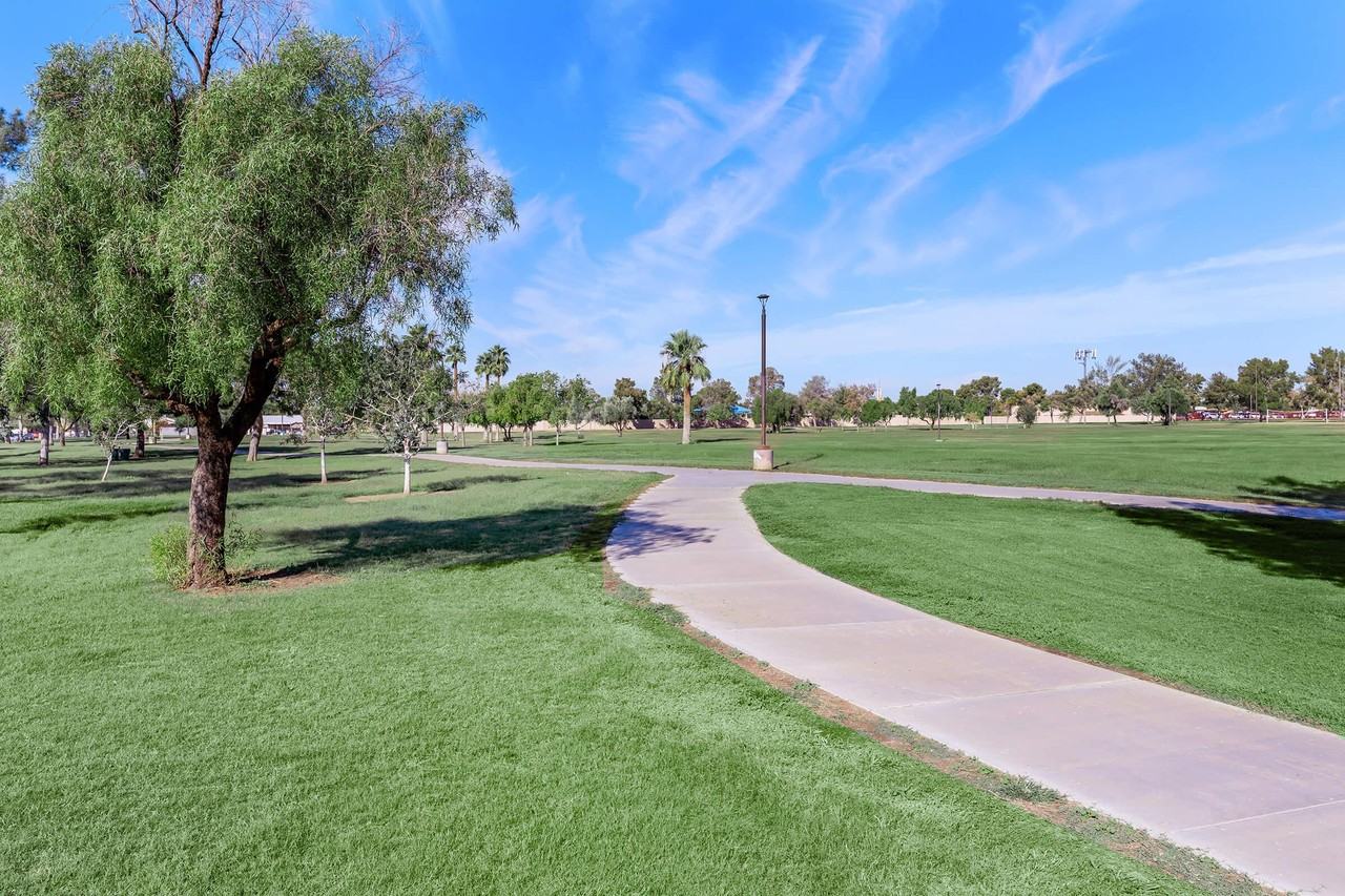 Los Vecinos - Photo 4 of 11