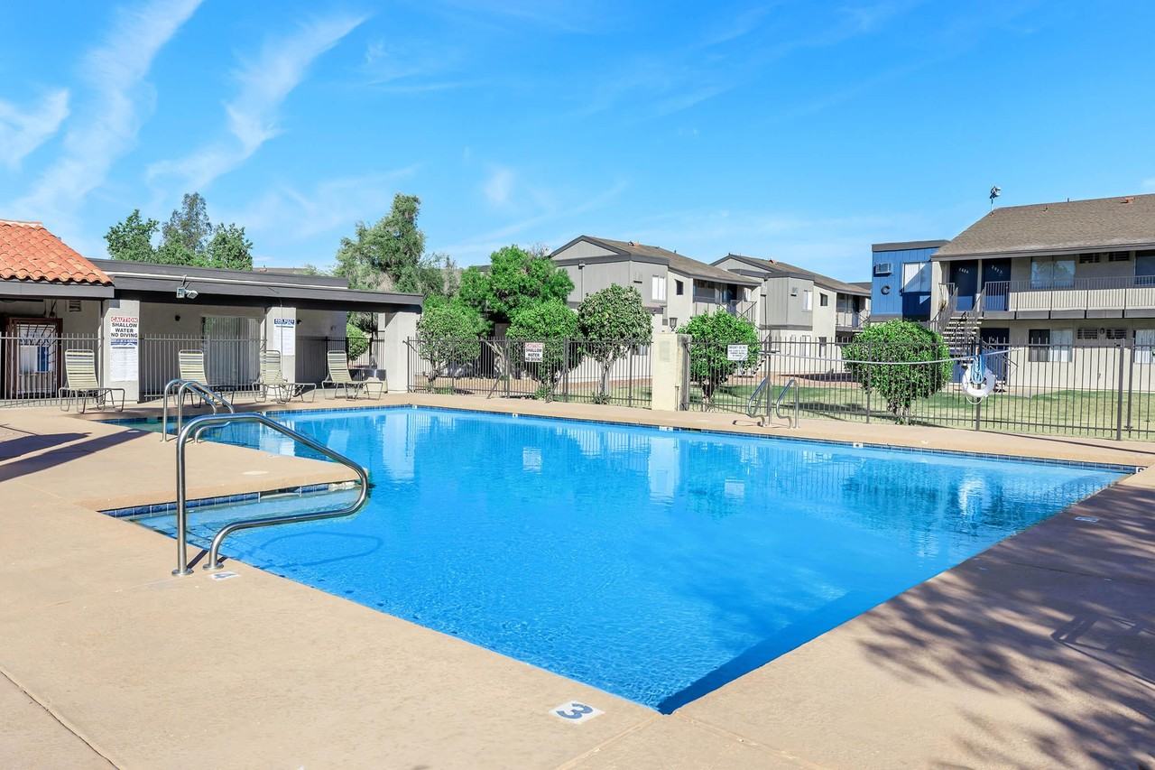 Los Vecinos - Photo 3 of 11