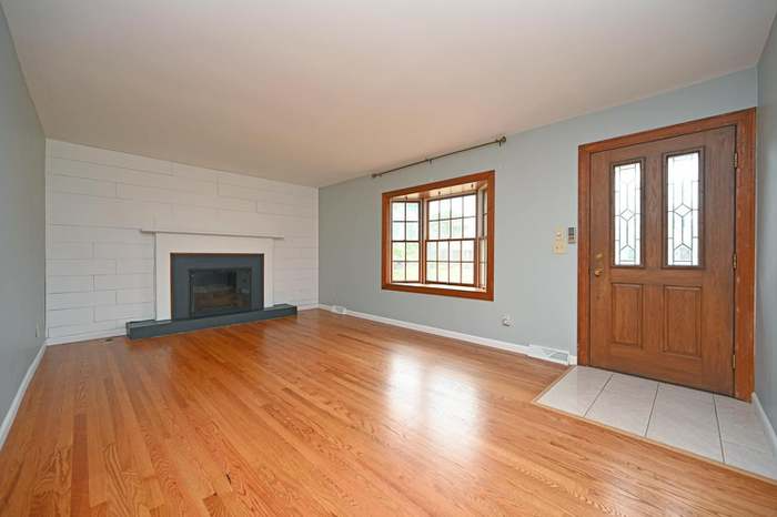 1209 Oriole Ct - Photo 2 of 17