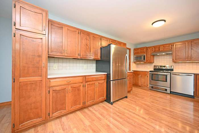 1209 Oriole Ct - Photo 3 of 17