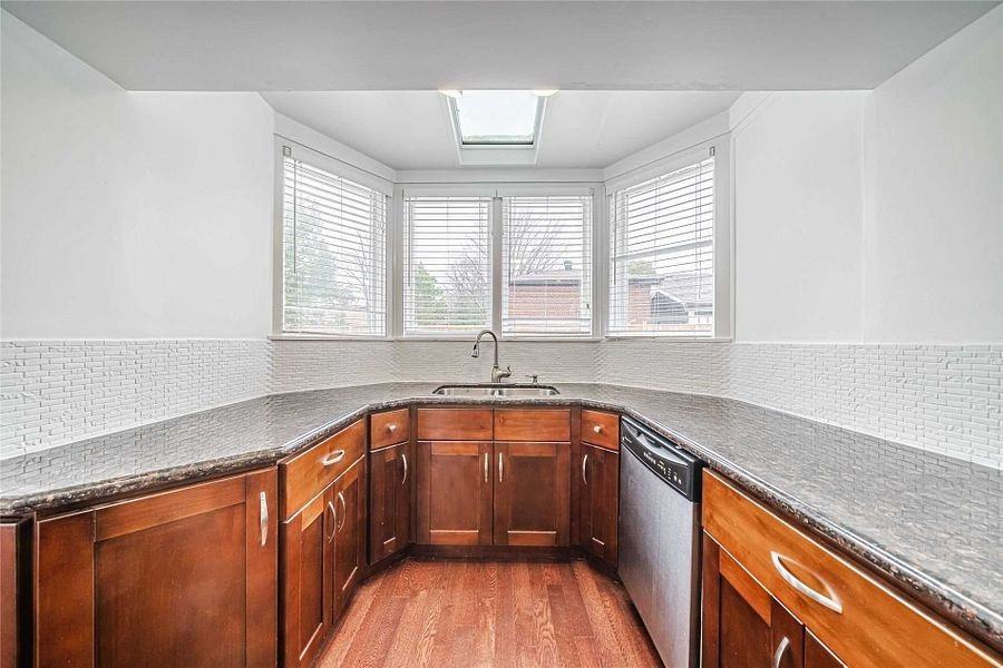 71 Kingslake Road - Photo 5 of 11