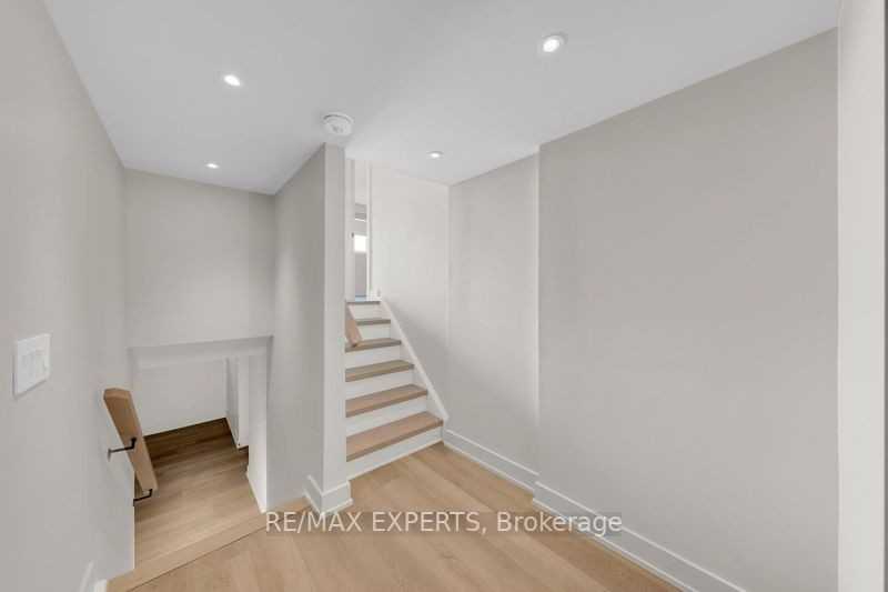 39 Raymond Road - Photo 3 of 5