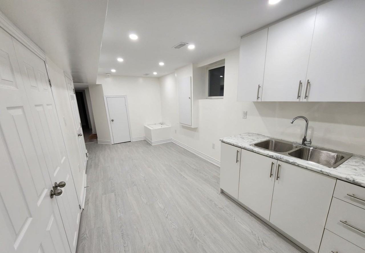 72 Commodore Drive #Bsmt - Photo 3 of 9