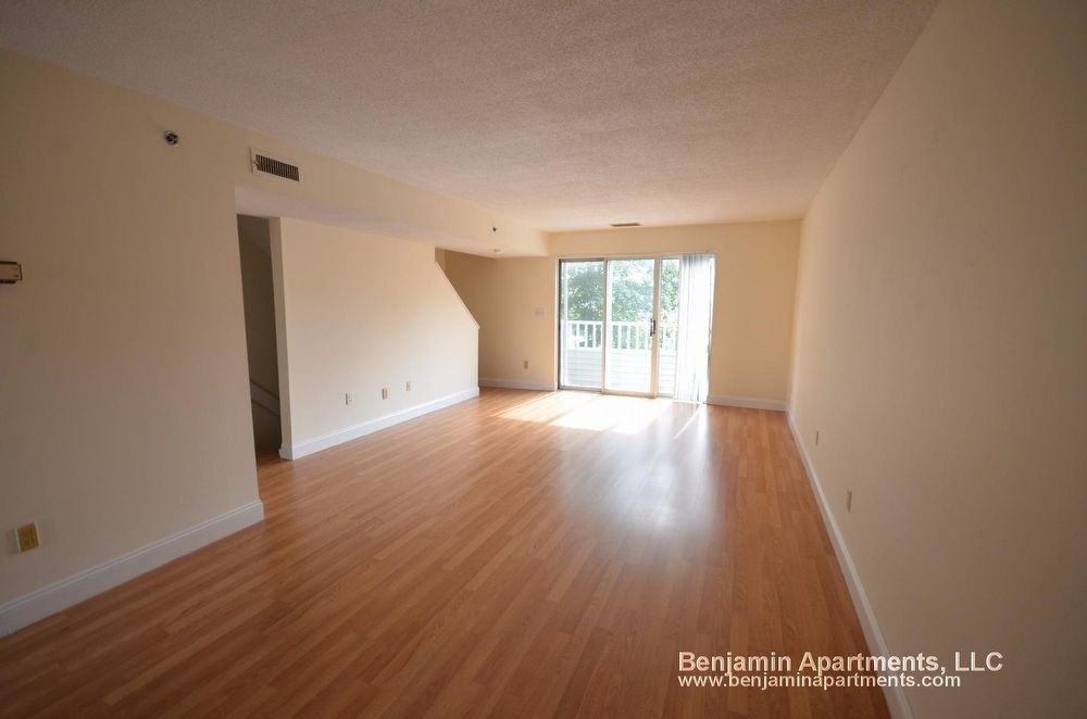 147 N Beacon St #4A - Photo 3 of 10