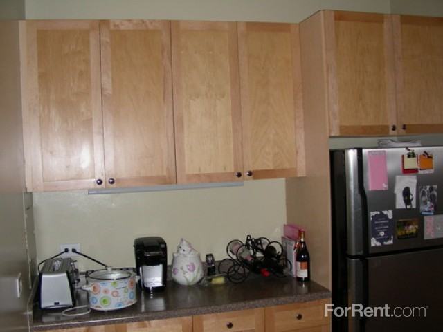 451 W Belden Apartments - Photo 2 of 7