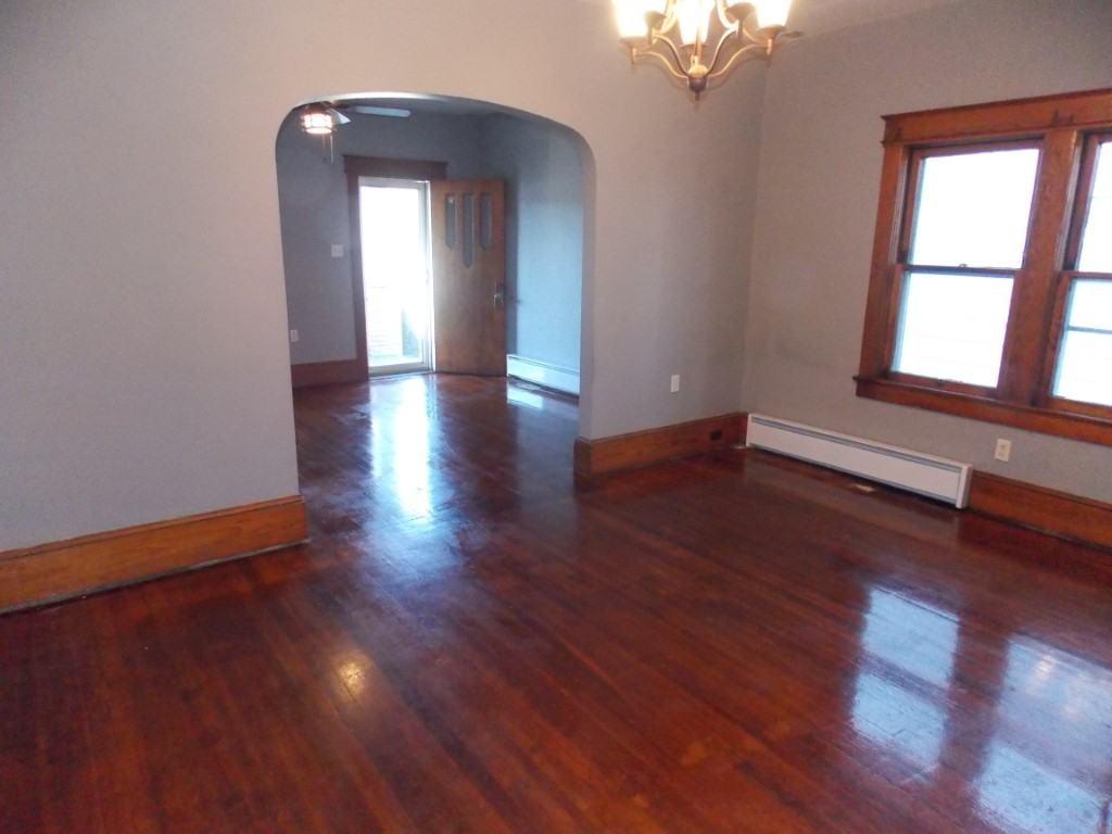 31 Coal St - Photo 3 of 10