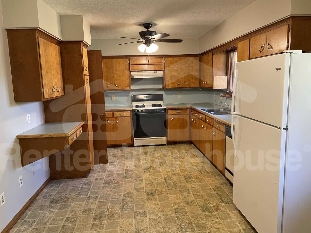 304 N Day Rd - Photo 3 of 10