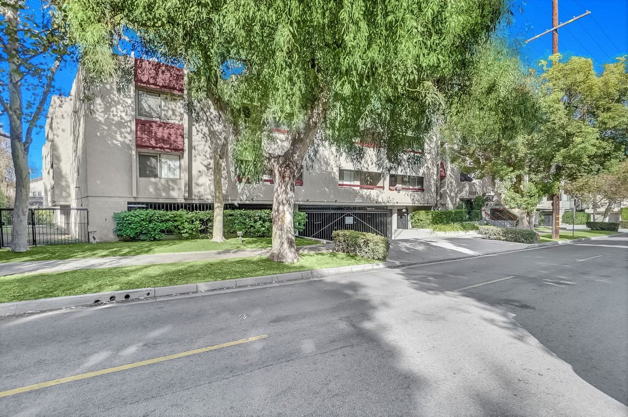 15051 Moorpark St - Photo 3 of 9