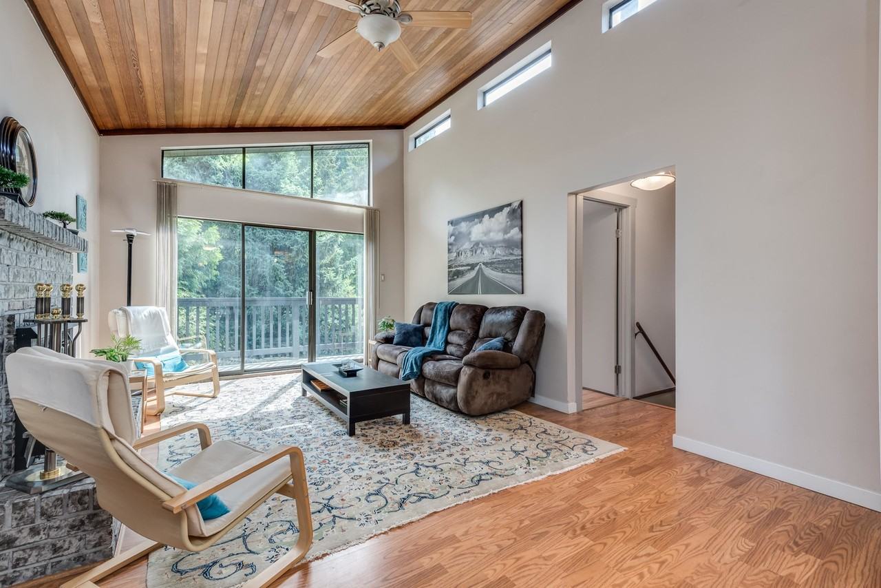 591 Riverside Drive West - Photo 2 of 10