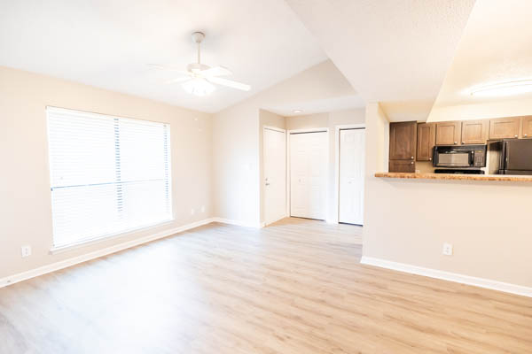 Tanglewood Luxury Apartments - Photo 3 of 23