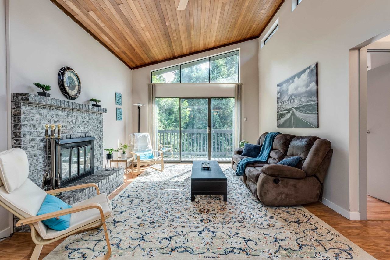 591 Riverside Drive West - Photo 3 of 10