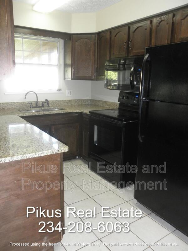 3620 Bosworth Ave Ne - Photo 3 of 9