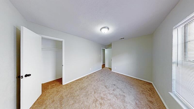 2108 Wilmette Dr - Photo 2 of 10