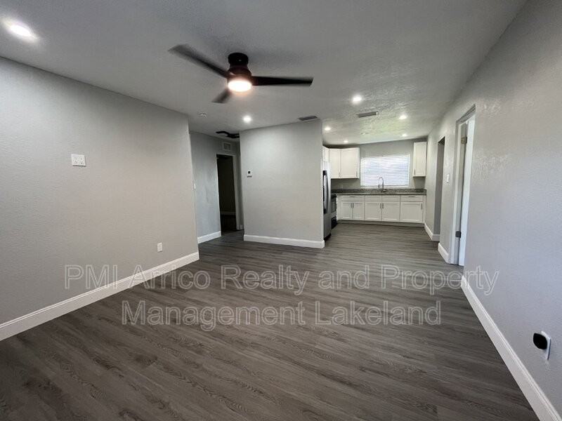 1717 Bush Ave - Photo 2 of 24