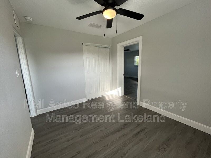 1717 Bush Ave - Photo 6 of 24