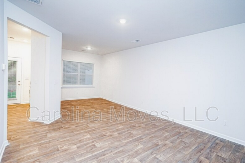 308 Sea Isle Pl - Photo 4 of 12