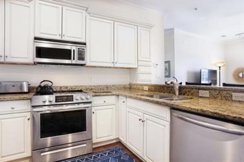 425 East Mcdonough Street, Savannah, GA 31401 - Photo 3 of 50