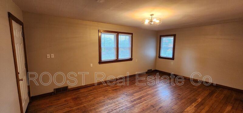 2102 Boda St - Photo 2 of 12