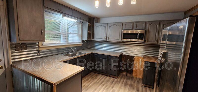 2102 Boda St - Photo 3 of 12