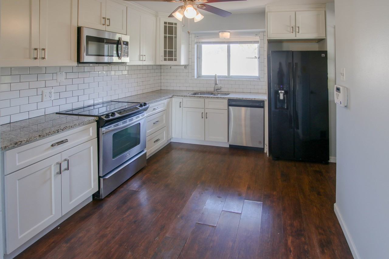 1186 Mesa Drive - Photo 3 of 20