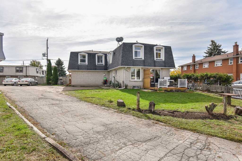 BARBARA COURT (821) Apartments 821 Barbara Crt, Cambridge, ON N3H 2N3