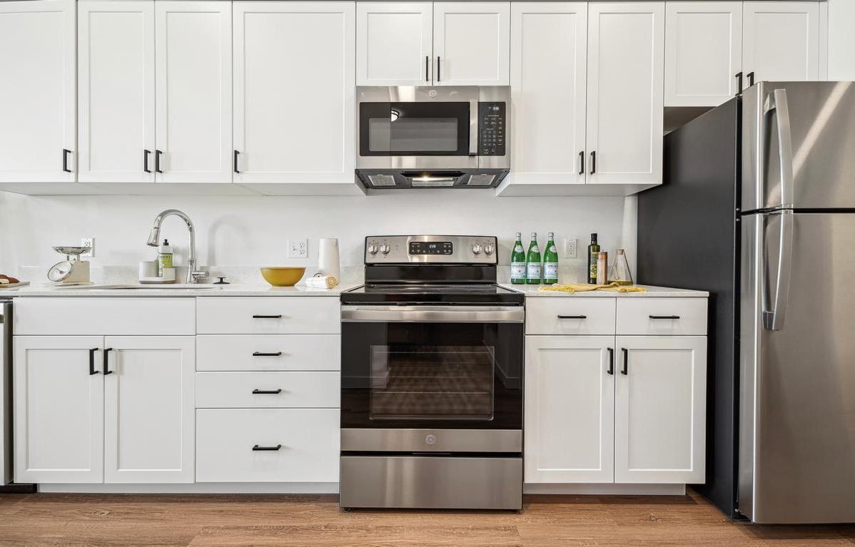 1367 Umpqua Avenue - Photo 3 of 16