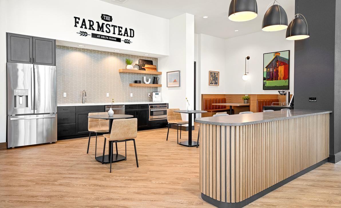 1367 Umpqua Ave - Photo 2 of 9