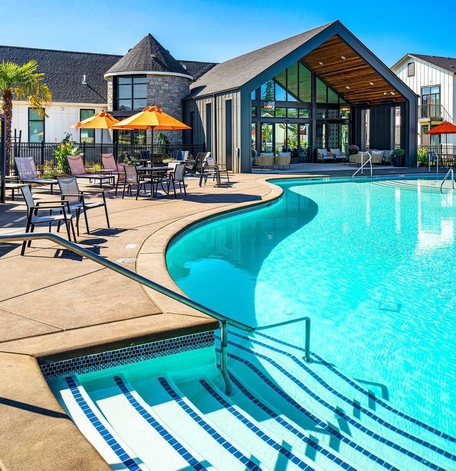 1367 Umpqua Ave - Photo 5 of 9