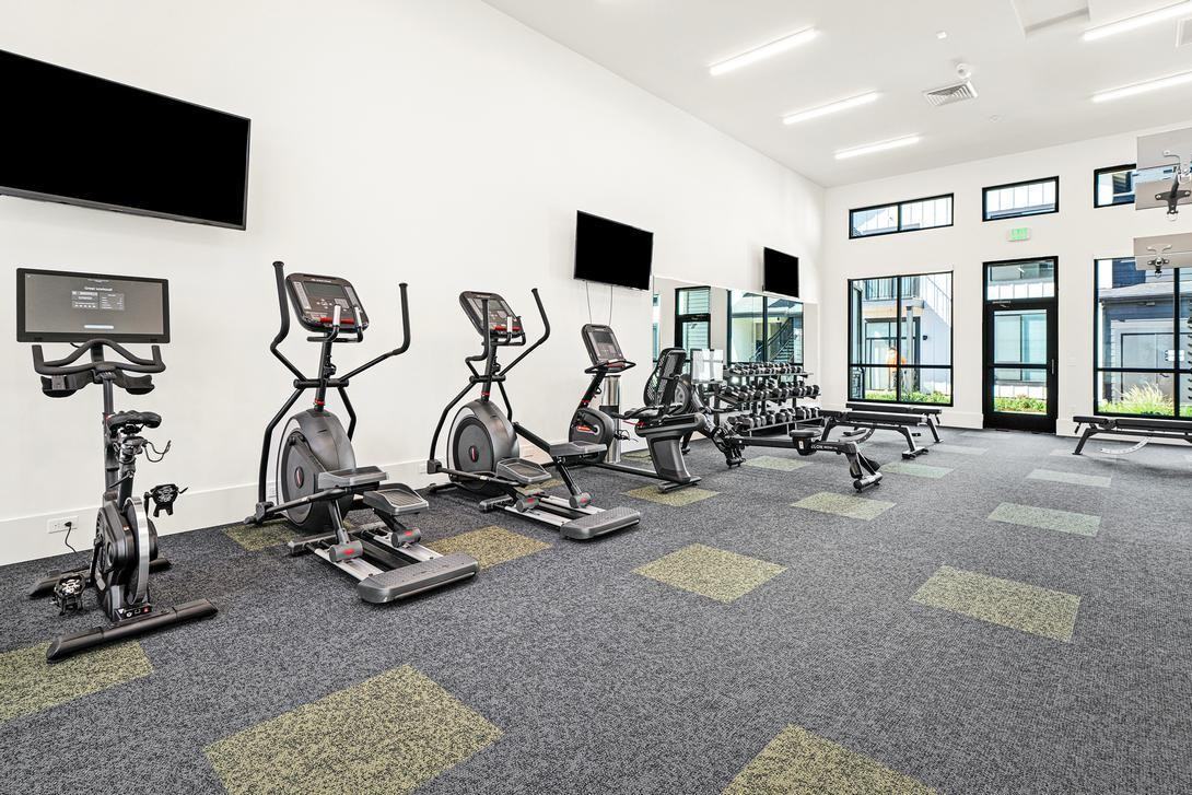 1367 Umpqua Ave - Photo 6 of 9