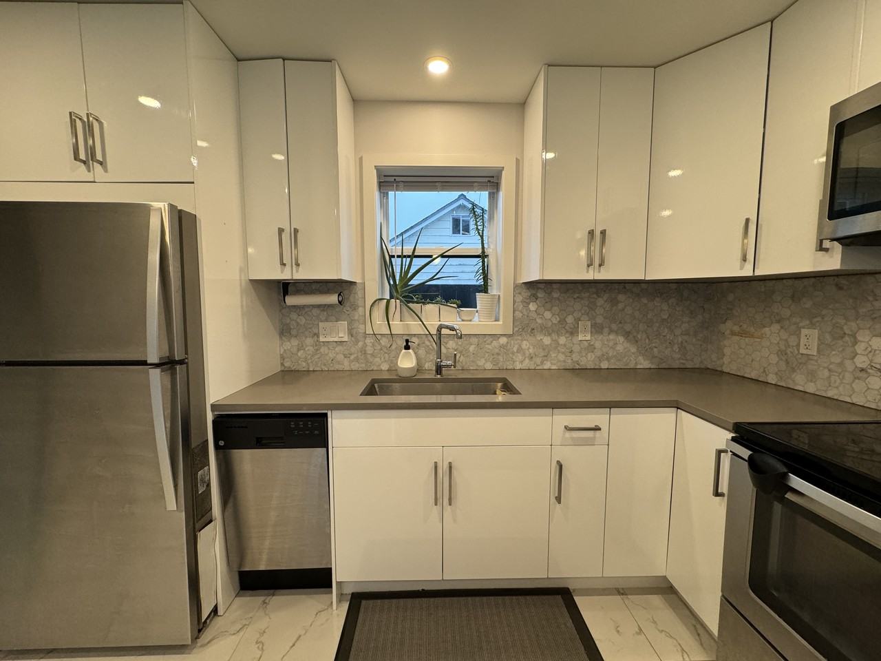 Lillooet St & E Pender St - Photo 2 of 19