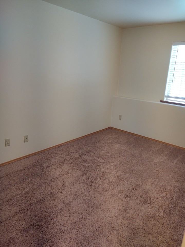 811 W 3rd St #1 - Photo 5 of 8