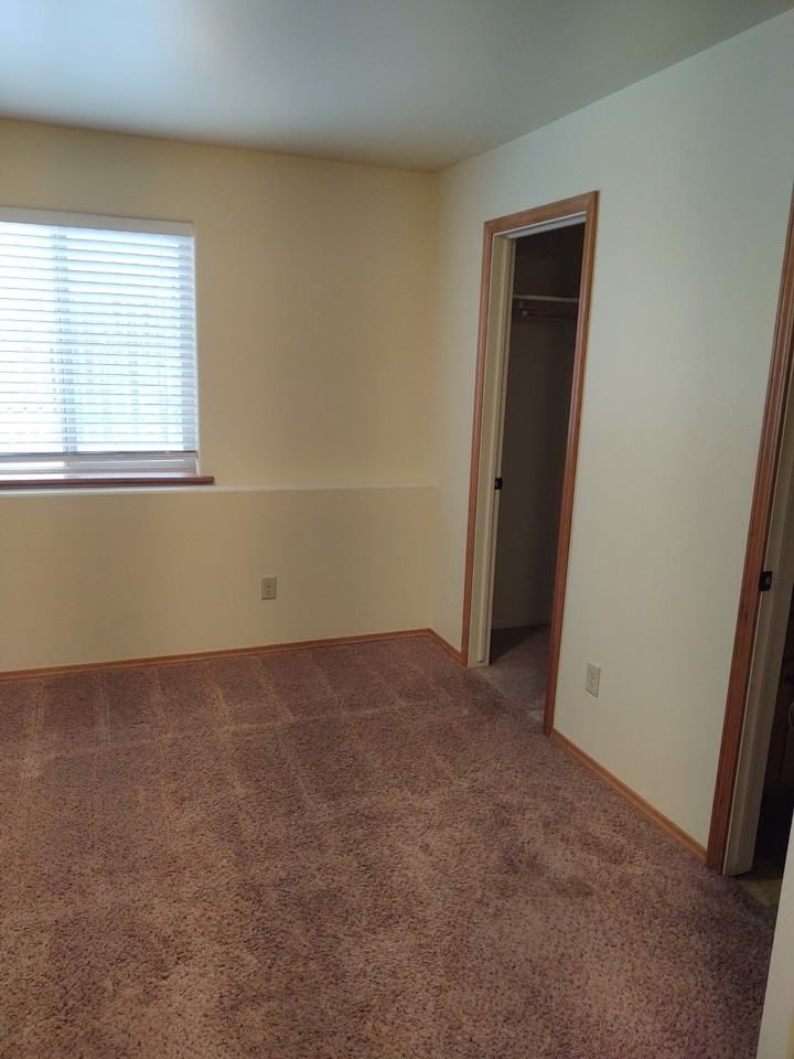 811 W 3rd St #1 - Photo 6 of 8