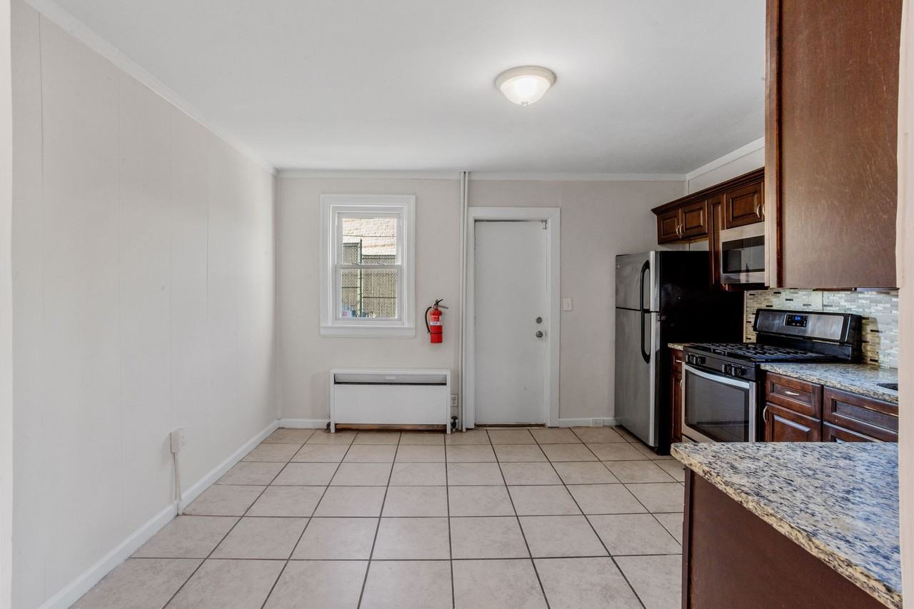 11 Bellevue Ter #1 - Photo 7 of 21