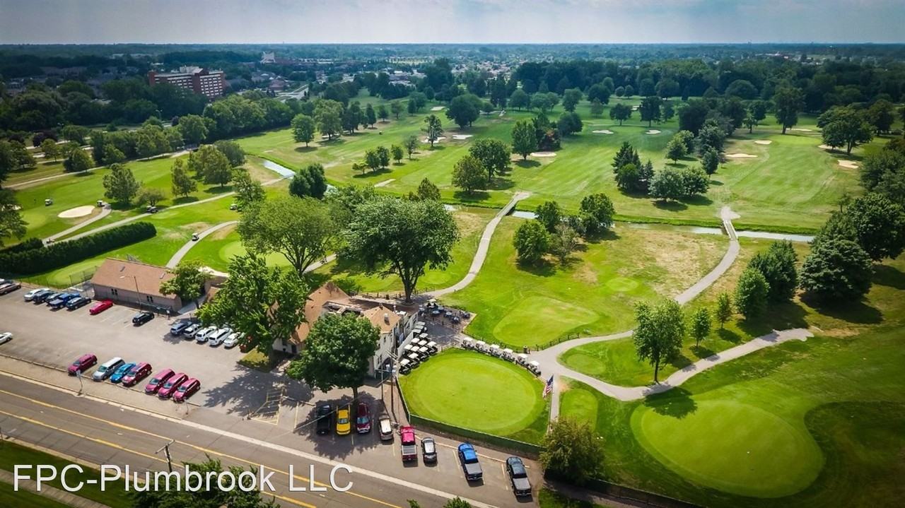 2 Bed / 2 Bath Sterling Heights Townhome - Awesome Home, even Better Location - Photo 3 of 13