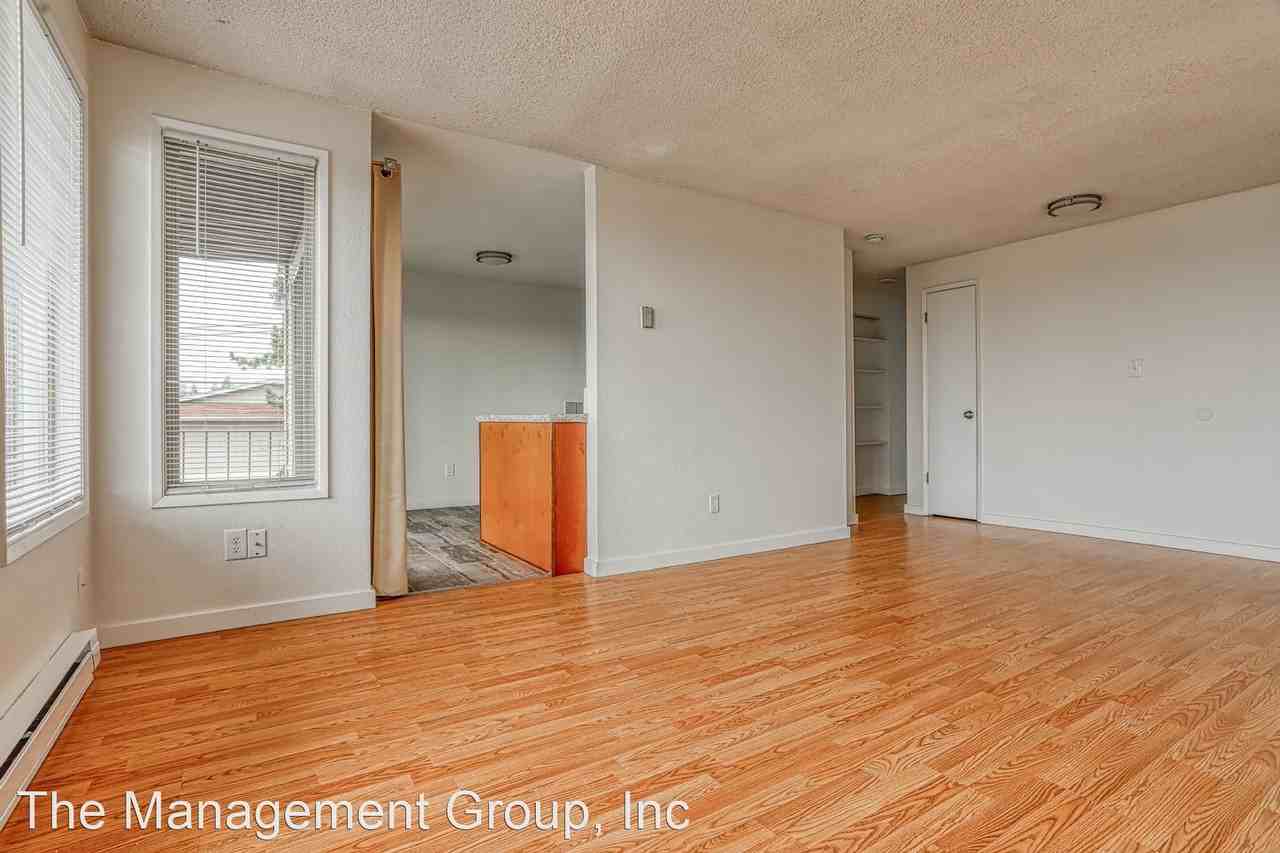 2104 & 2106 E 6th St. Apartments in Bagley Downs, Vancouver, WA 98661