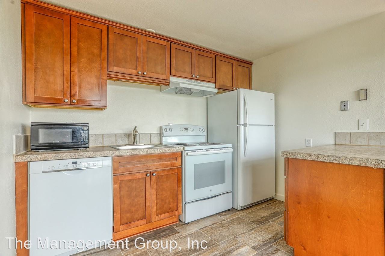 2104 & 2106 E 6th St. Apartments in Bagley Downs, Vancouver, WA 98661