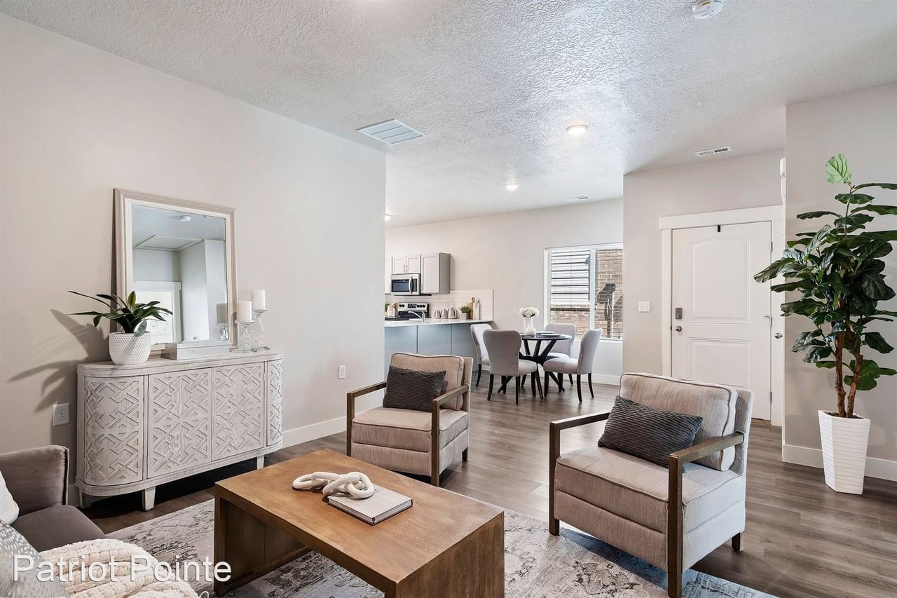 107 E 2225 N - Photo 2 of 35