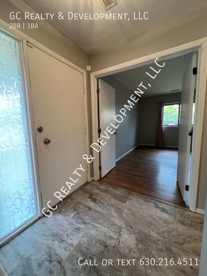 1587 Burton Ct #C - Photo 3 of 21