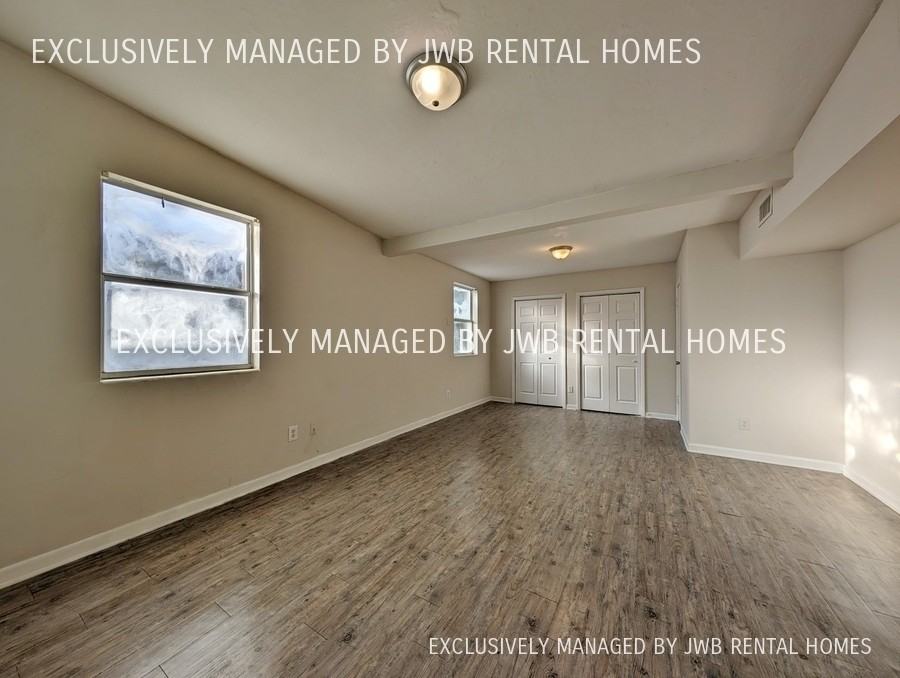 1912 Almira St - Photo 3 of 8