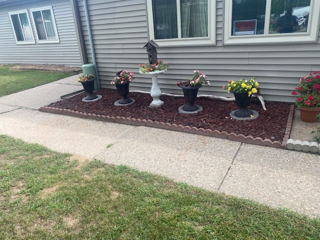 140 S Sandcrest Ave - Photo 2 of 3