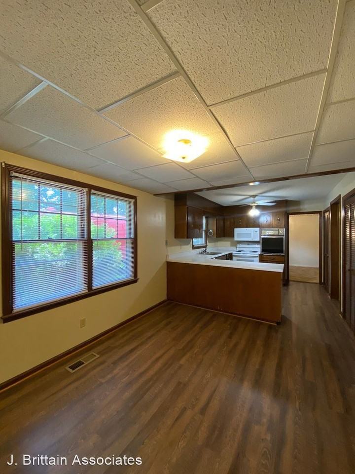 1315 Canterbury Ct - Photo 3 of 16