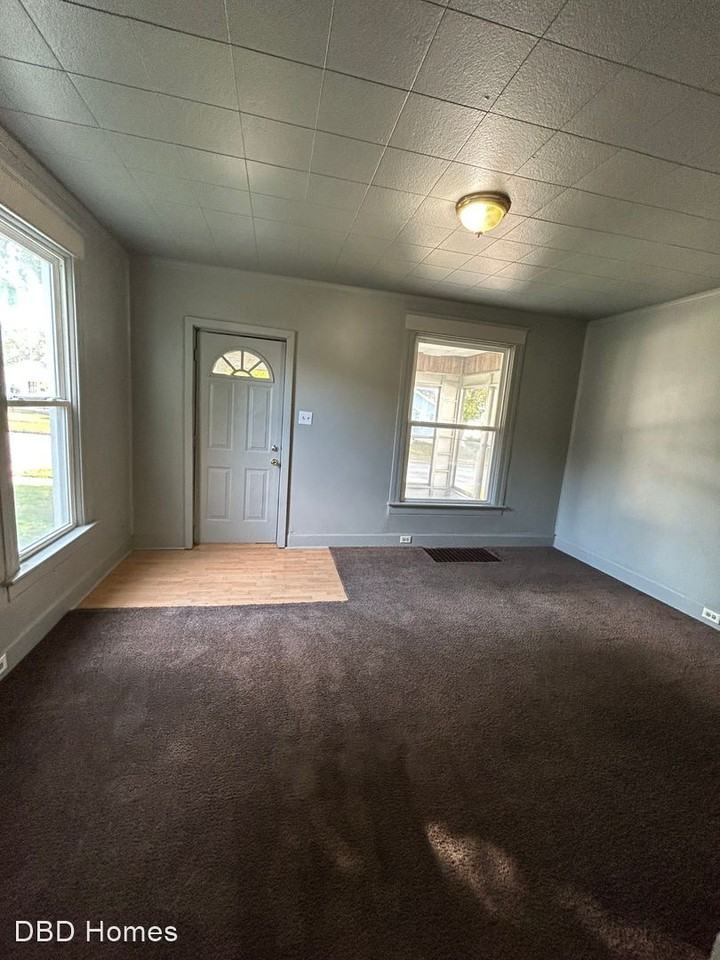 2518 Saint Marys Ave - Photo 2 of 7