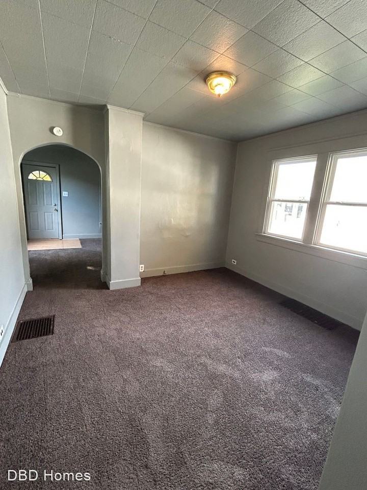 2518 Saint Marys Ave - Photo 3 of 7