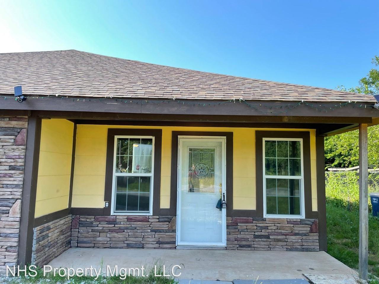 3/2 Duplex Country Living Apartments 7184 7180 Alcove Street 7184