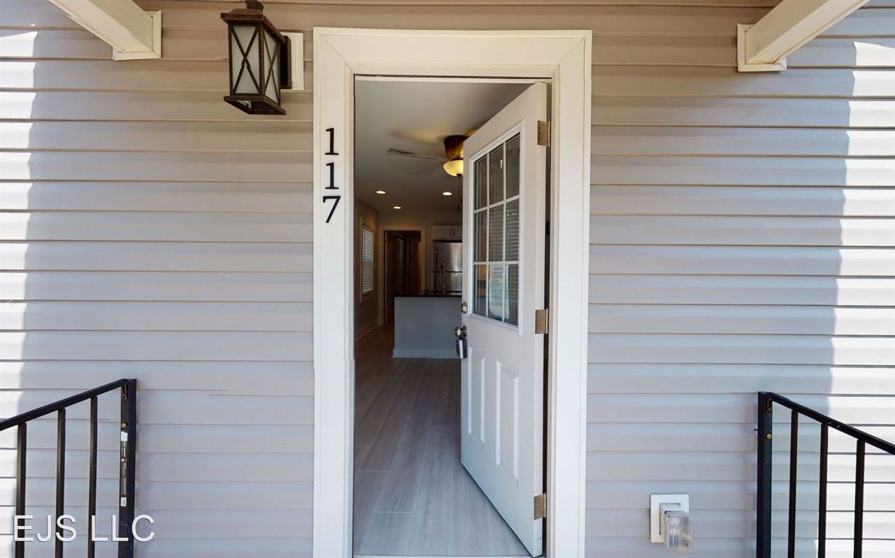 117 Rebecca St - Photo 2 of 12